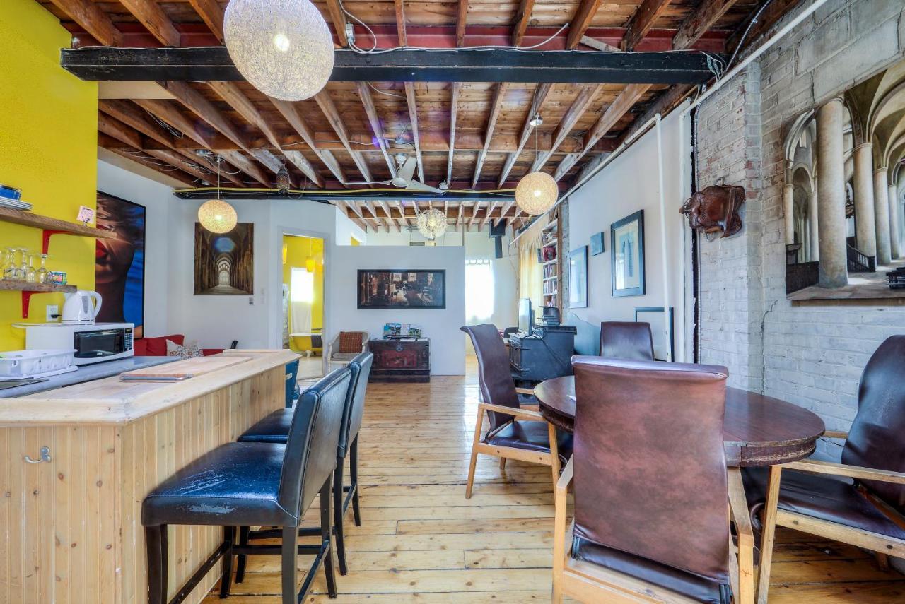 Unique Above Garage Loft Apartment Toronto Exterior photo