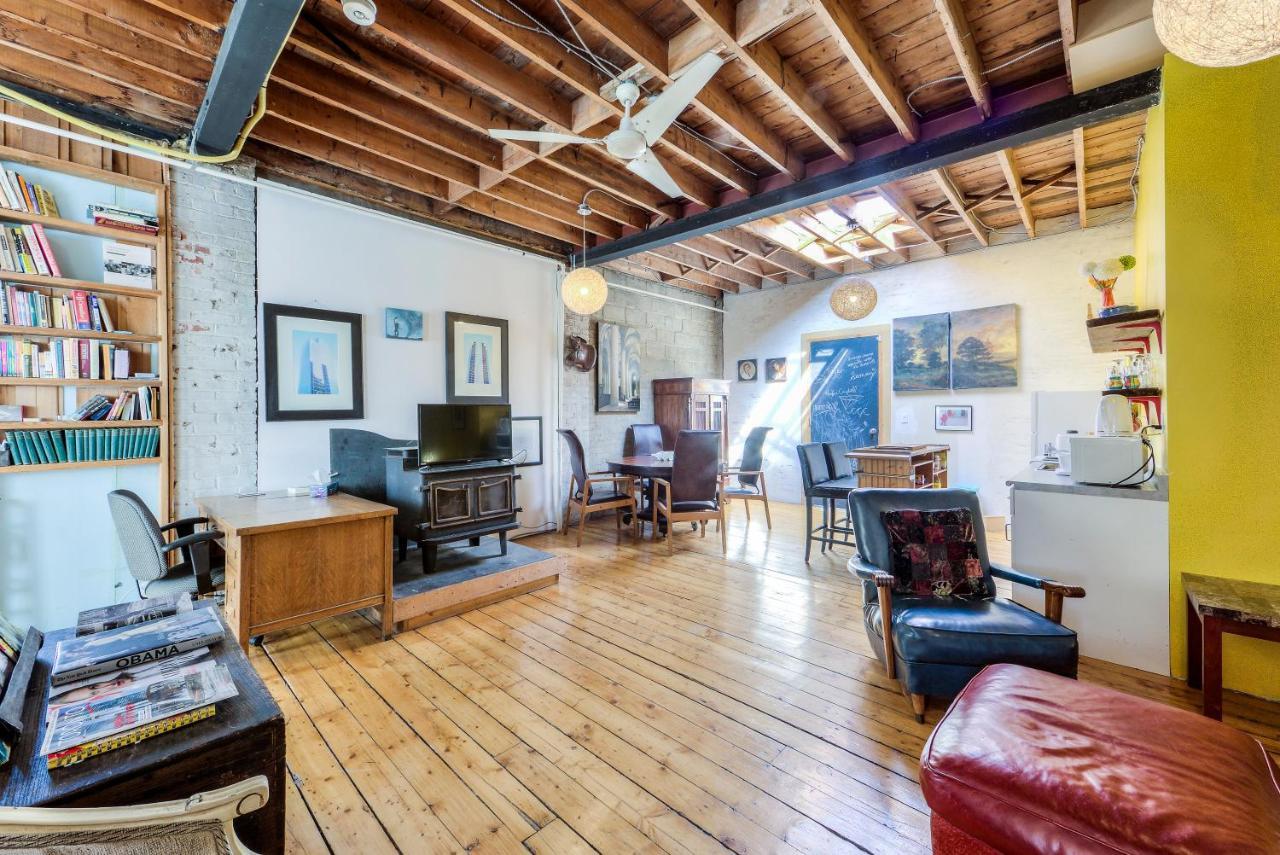 Unique Above Garage Loft Apartment Toronto Exterior photo
