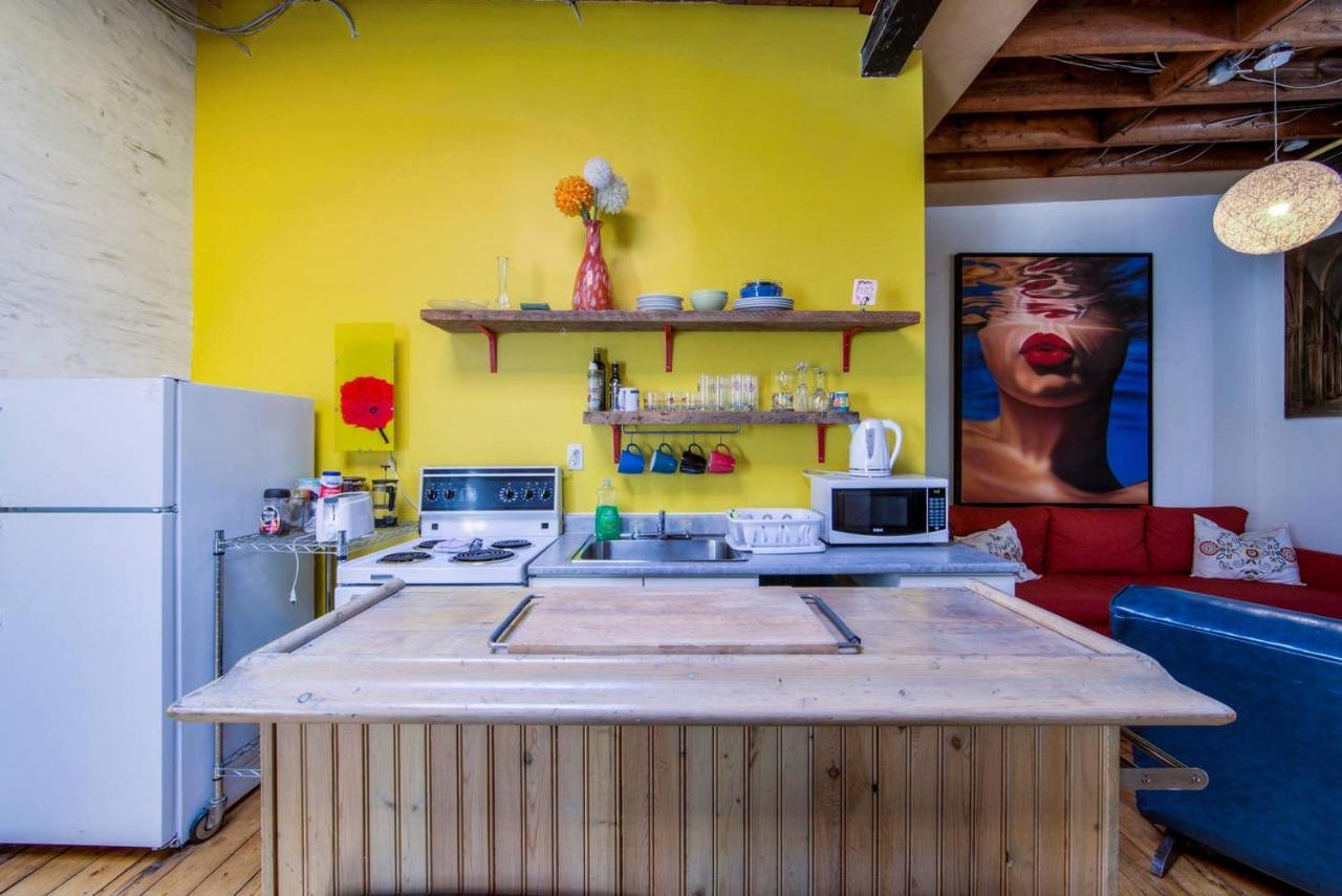 Unique Above Garage Loft Apartment Toronto Exterior photo