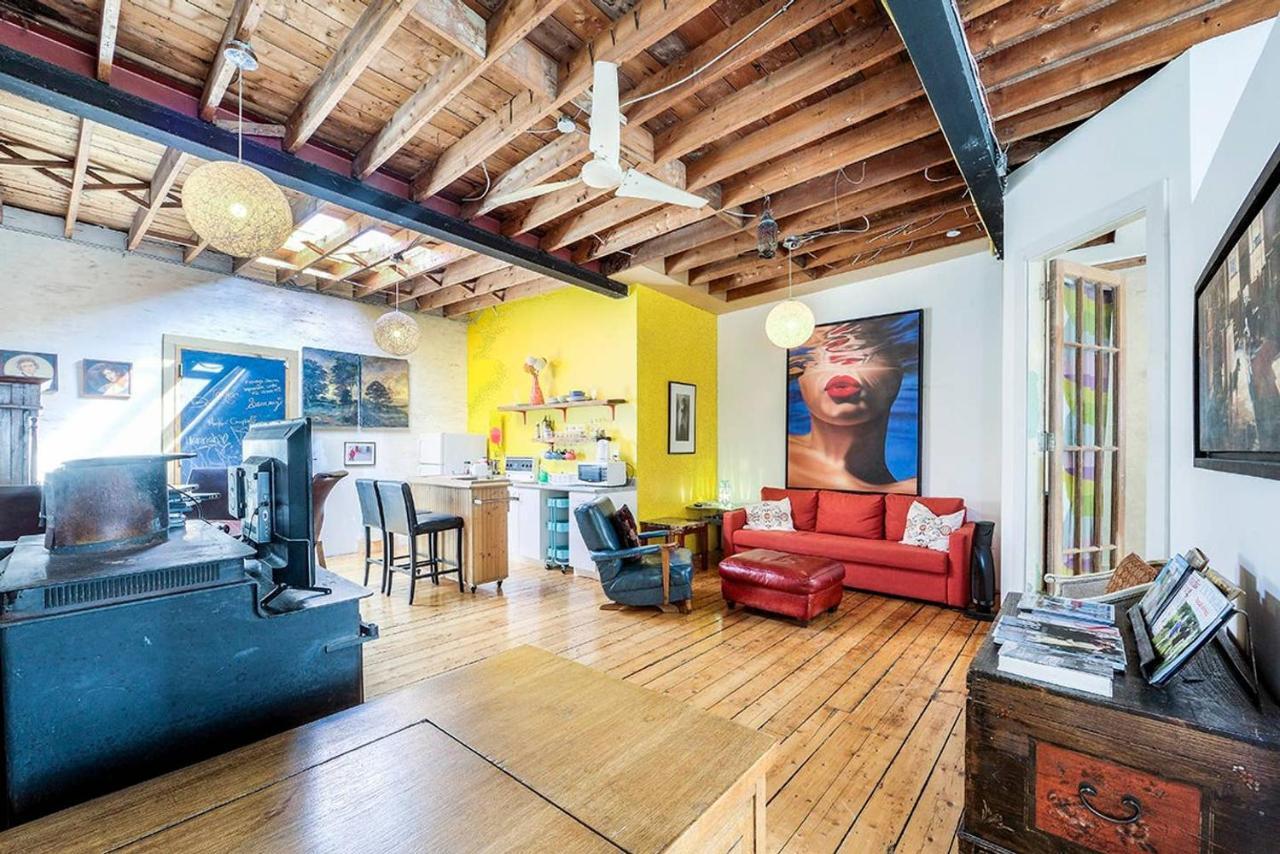 Unique Above Garage Loft Apartment Toronto Exterior photo